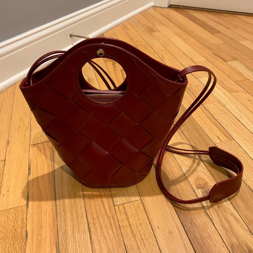 NWOT Elizabeth and James Red Woven Crossbody Purse